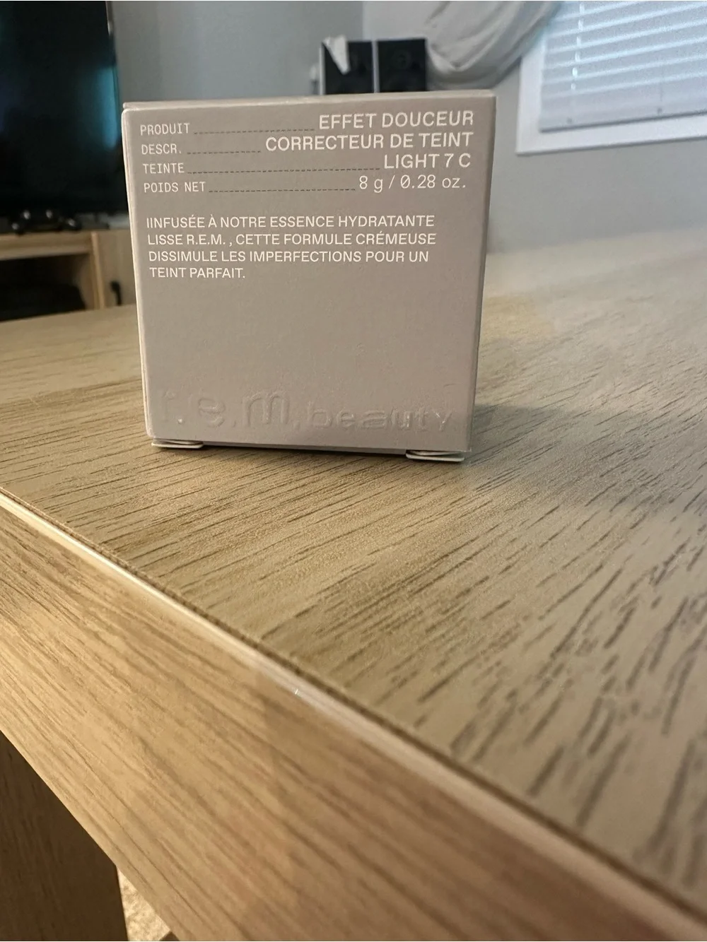 NWT r.e.m. beauty Sweetener Concealer in Shade Light 7C